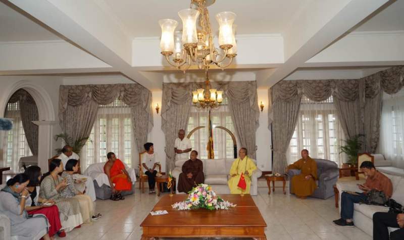 斯里兰卡议会议长会见大理崇圣寺佛教代表团
